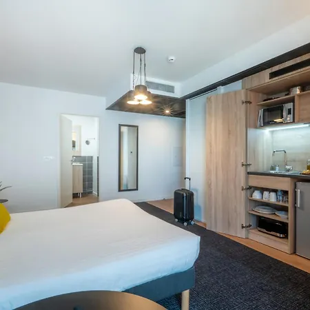 Nemea Arenas Aeroport نيس