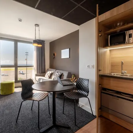 Nemea Arenas Aeroport