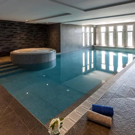 Nemea Arenas Aeroport