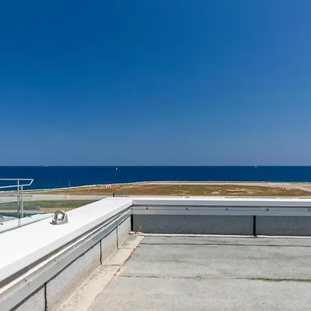 Nemea Arenas Aeroport 4*