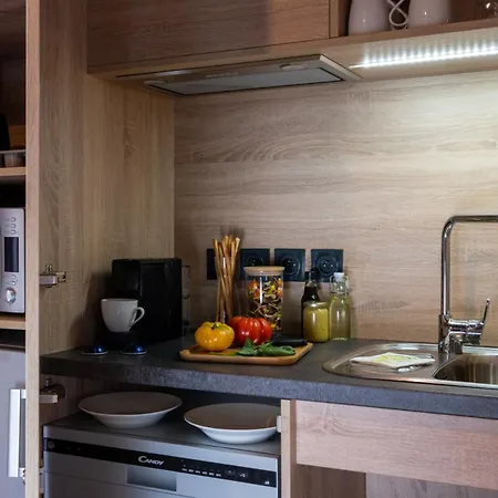 Nemea Arenas Aeroport Apartmanhotel 4*