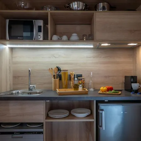 Nemea Arenas Aeroport 4*