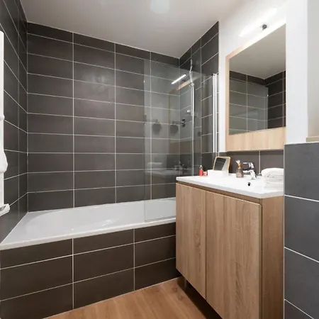 Nemea Arenas Aeroport Apartmanhotel 4*