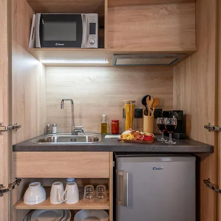 Nemea Arenas Aeroport Apartmanhotel 4*