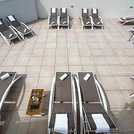 Nemea Arenas Aéroport 4*
