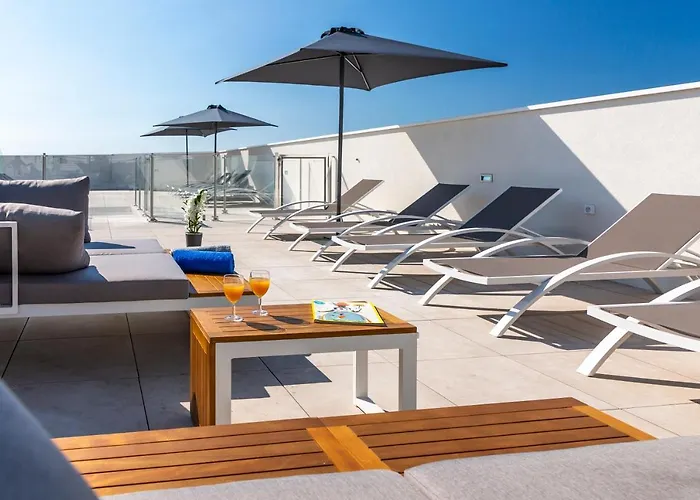 Apartahotel Nemea Arenas Aéroport