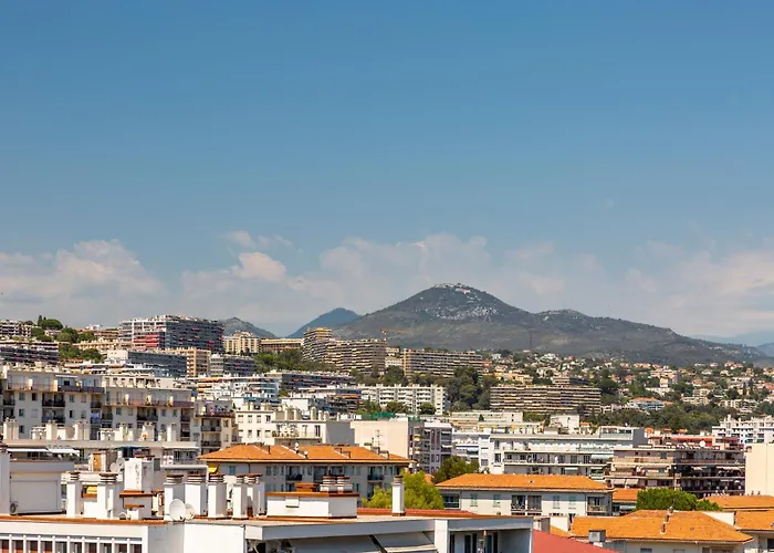 Nemea Arenas Aeroport Aparthotel 4*