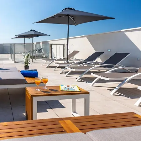 Apartahotel Nemea Arenas Aeroport