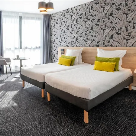 Nemea Arenas Aeroport Apartahotel 4*