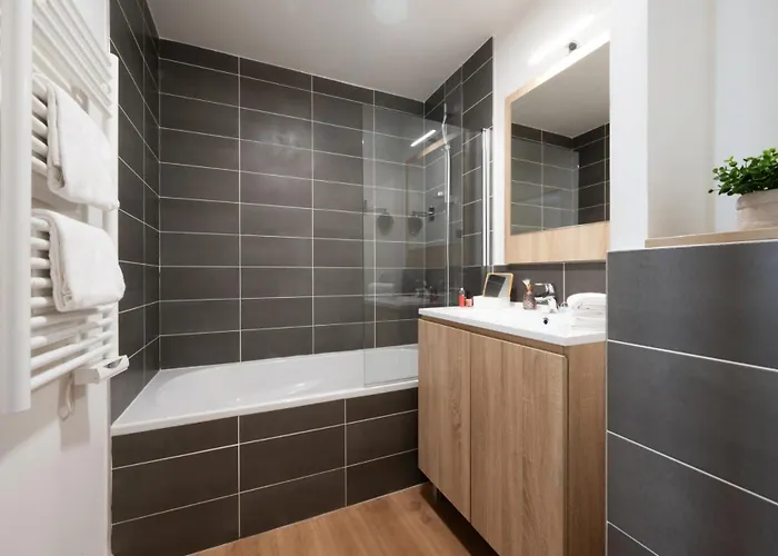 Nemea Arenas Aeroport 公寓式酒店 4*